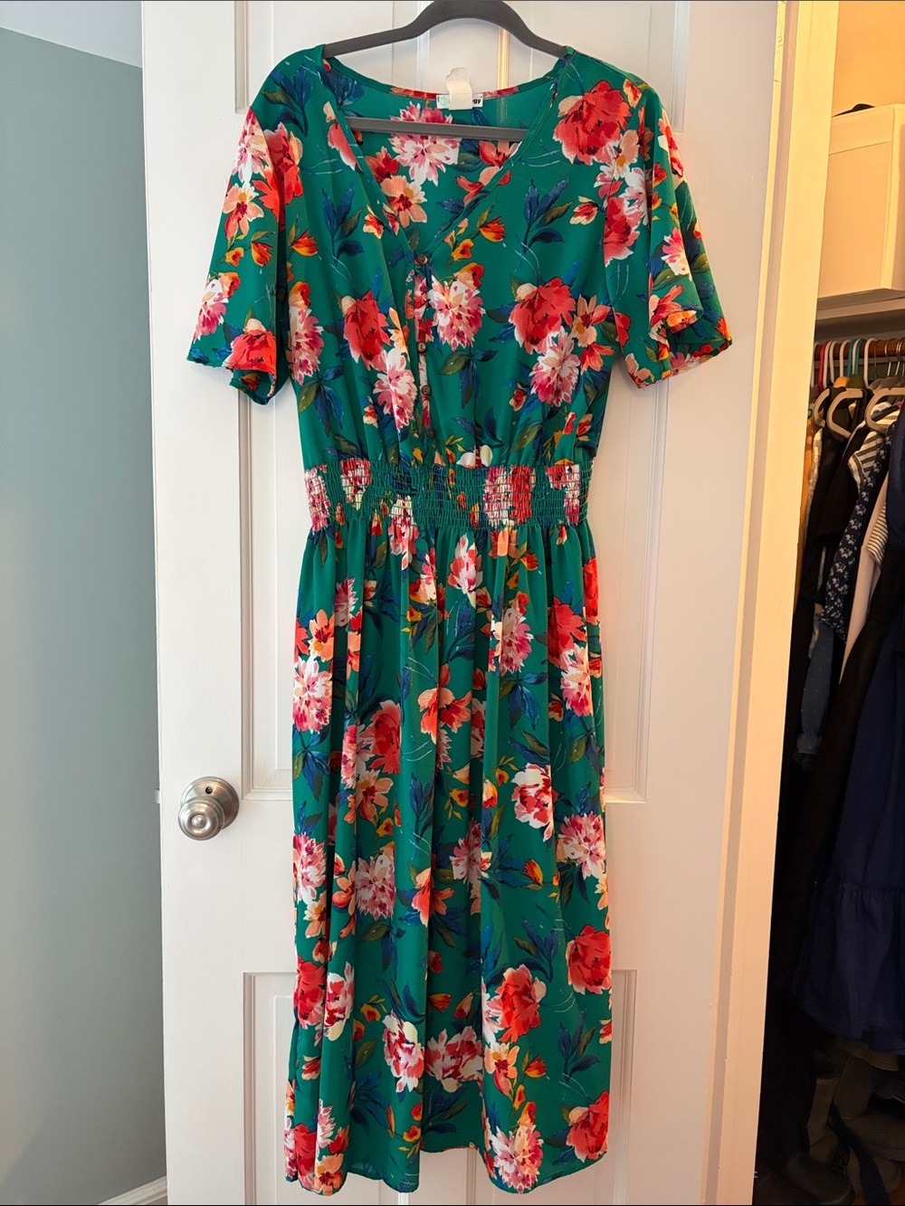 Kervology Green Floral Maxi Dress with Smocked Waist and V-Neck, Size 1X